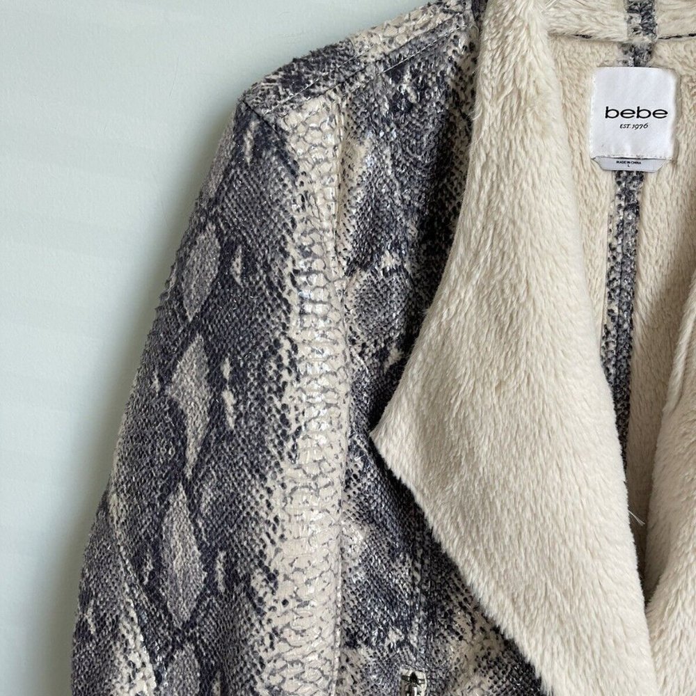 Bebe Gray Snake Print Sherpa Lined Jacket Zipper Detail - Picture 5 of 8